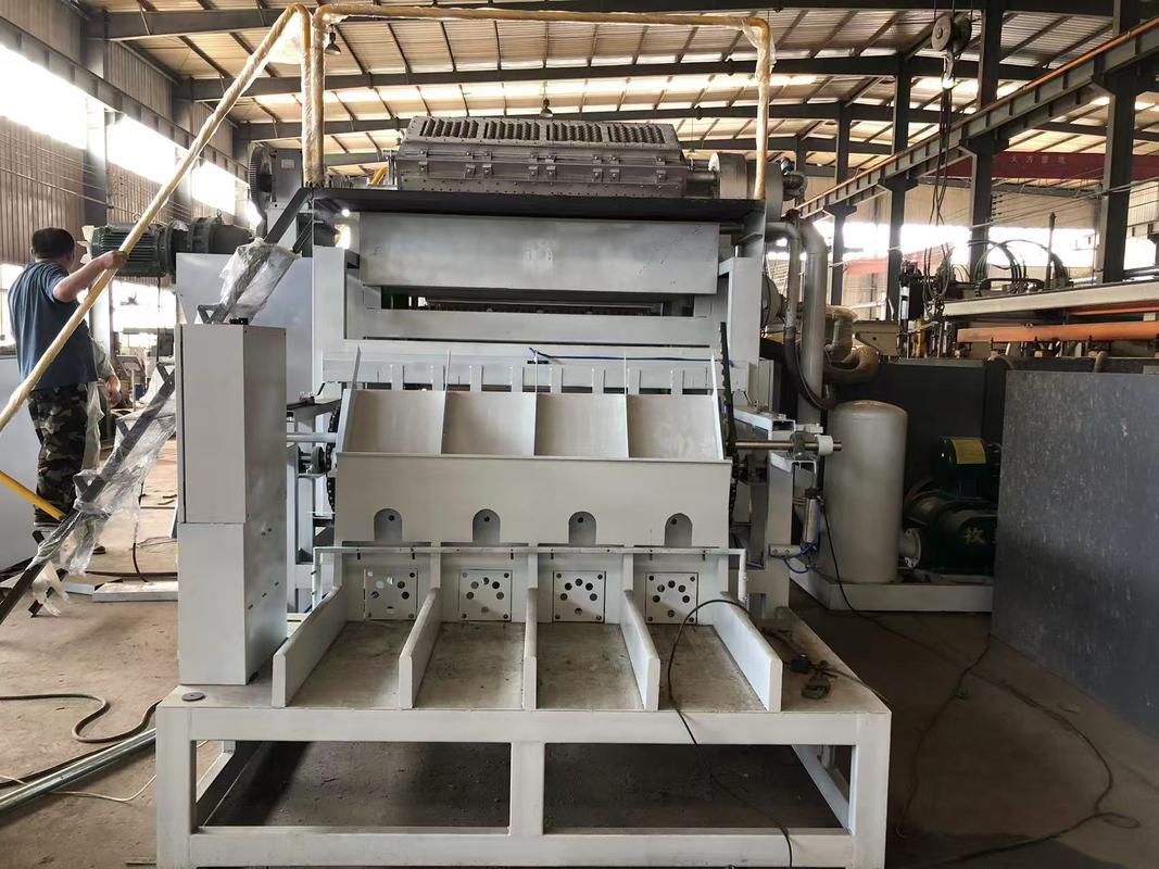 Tiêu thụ năng lượng thấp Máy đóng gói đĩa trứng giấy tự động và Máy đúc bột với máy sấy Khô kim loại Thiết kế đơn giản